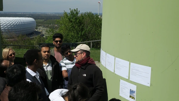 Exkursion zur Windkraftanlage Froettmaning